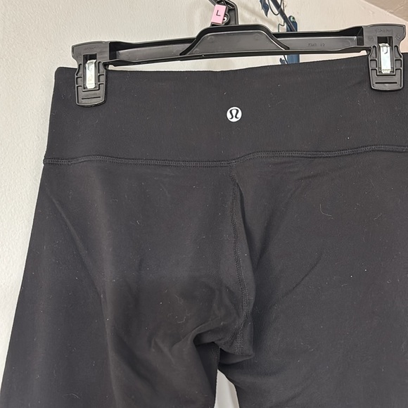 32.Lululemon Skinny Groove Pant in Black - Picture 5 of 7